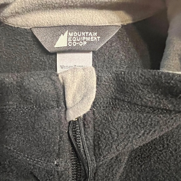 Black MEC fleece vest - Picture 14 of 16